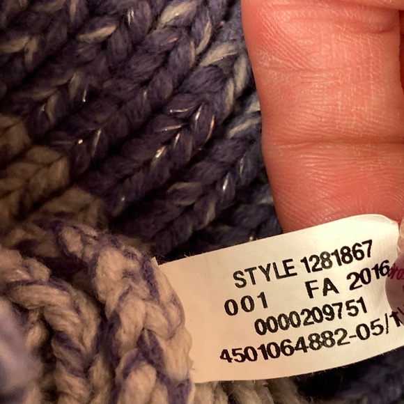 Under Armour blue white silver thread fold beanie hat - Picture 2 of 2